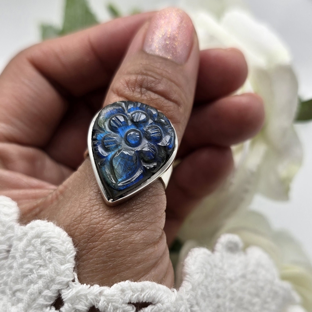 🥰 CARVED FLOWER RING - Picture 5 of 7